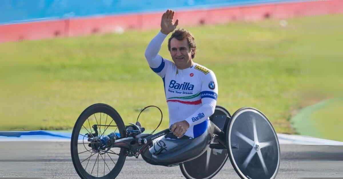 Alex Zanardi, a Paralympic athlete and former Formula One driver, waving while competing in hand cycling.