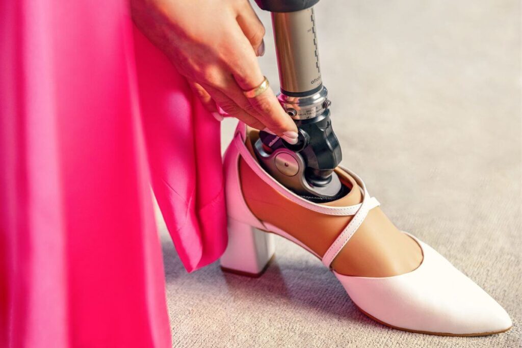 A woman wearing a prosthetic foot that can change the heel height - Photo Ottobock